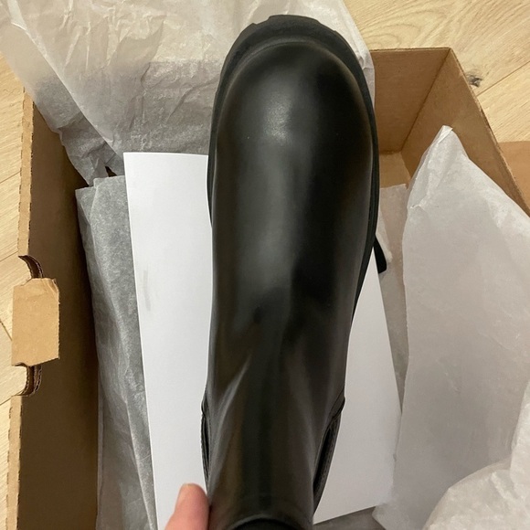 DV by Dolce Vita
DV Dolce Vita Lug Sole
Chelsea Boot Shoes Women Boots size 10 - Picture 6 of 11